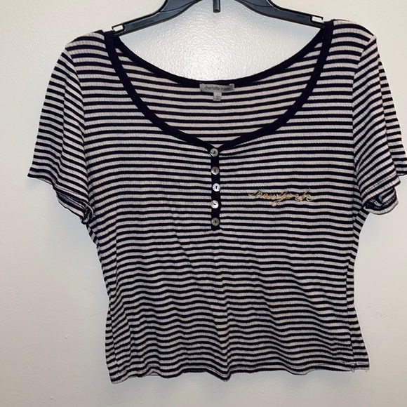 Charlotte Russe Large Short Sleeve Shirt (slightly cropped) - Picture 1 of 6